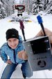 Skal du ut p ski? Bernt Bjrnsgaard og GPS-senderen forteller deg hvor skisporene er nykjrt.  Asmund Hanslien 