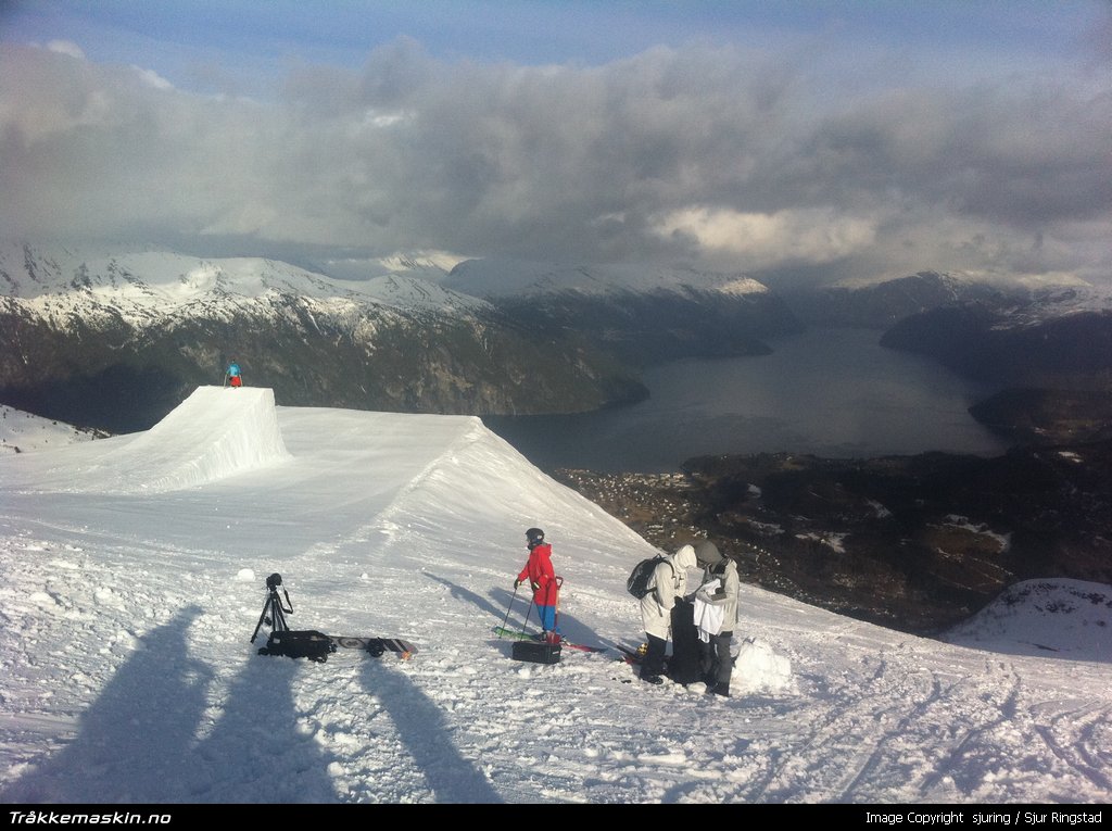 TRYKK FOR � LUKKE VINDUET